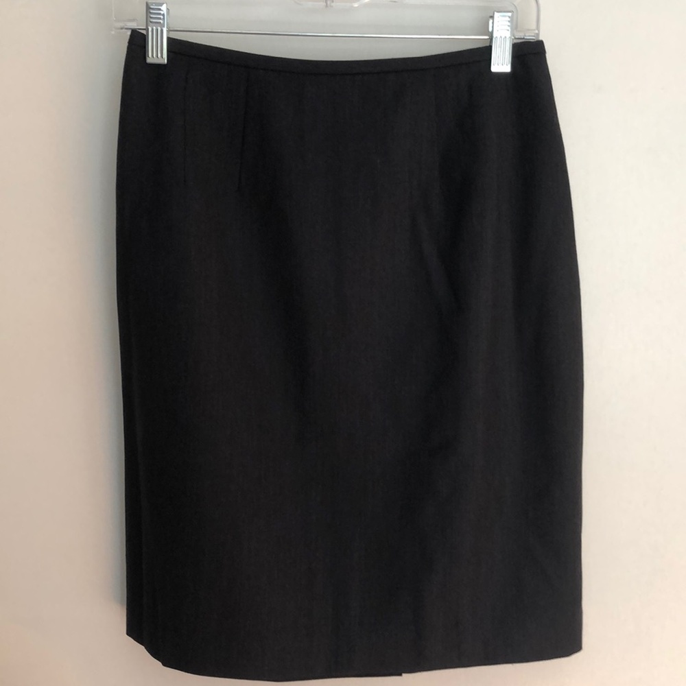 Tahari Grey Fabric Skirt with liner size 8 M 20”L